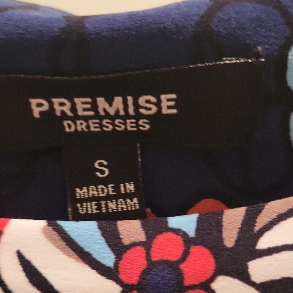 Premise Dress - Picture 2 of 4